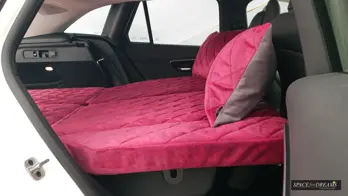 In der wunderschönen Variante Magic Rosé verbindet diese Auto Matratze maximalen Komfort mit edlem Design für den perfekten Urlaub.