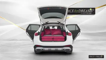 Die edle Transporttasche in Magic Rosé ist so kompakt geschnitten, dass die Auto Matratze beim Camping kaum Raum beansprucht.