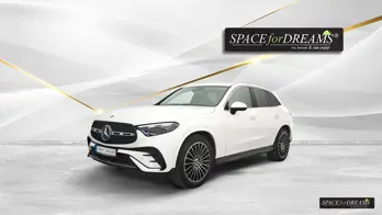 Der luxuriöse Mercedes Benz GLC bietet eine hervorragende Basis, um das Fahrzeug in ein komfortables Schlafzimmer zu verwandeln.