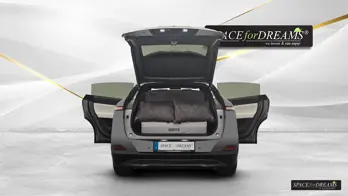   Die Detailansicht zeigt die graue Matratze für Auto - SPACEBED® im Xpeng G6 mit dem passenden Nivelliersystem S4D.