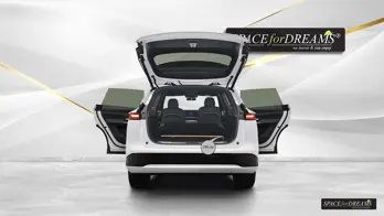 Diese Aufnahme zeigt die Magic Rosé Matratze fürs Auto auf dem Nivelliersystem S4D im Xpeng G9.