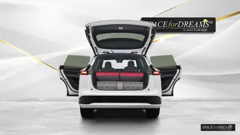 Die maßgeschneiderte Magic Rosé Auto Matratze SPACEBED® fügt sich ideal in den Xpeng G9 ein.