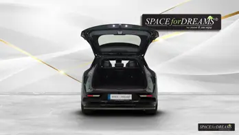 Klappbare Matratze SPACEBED® und Nivelliersystem S4D im Kofferraum des Zeekr 7X